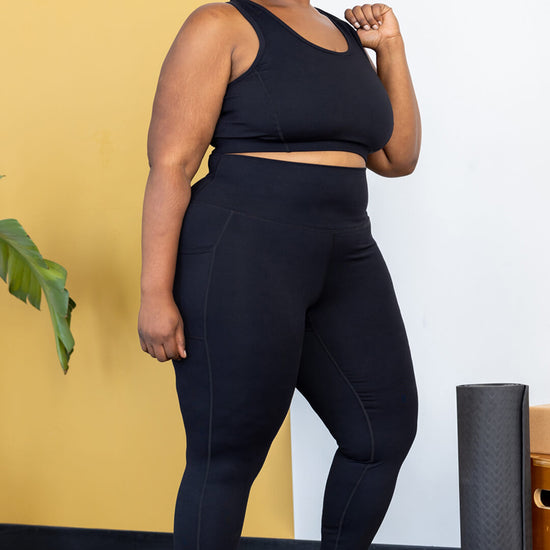 Plus size sports bra review by Superfit Hero.