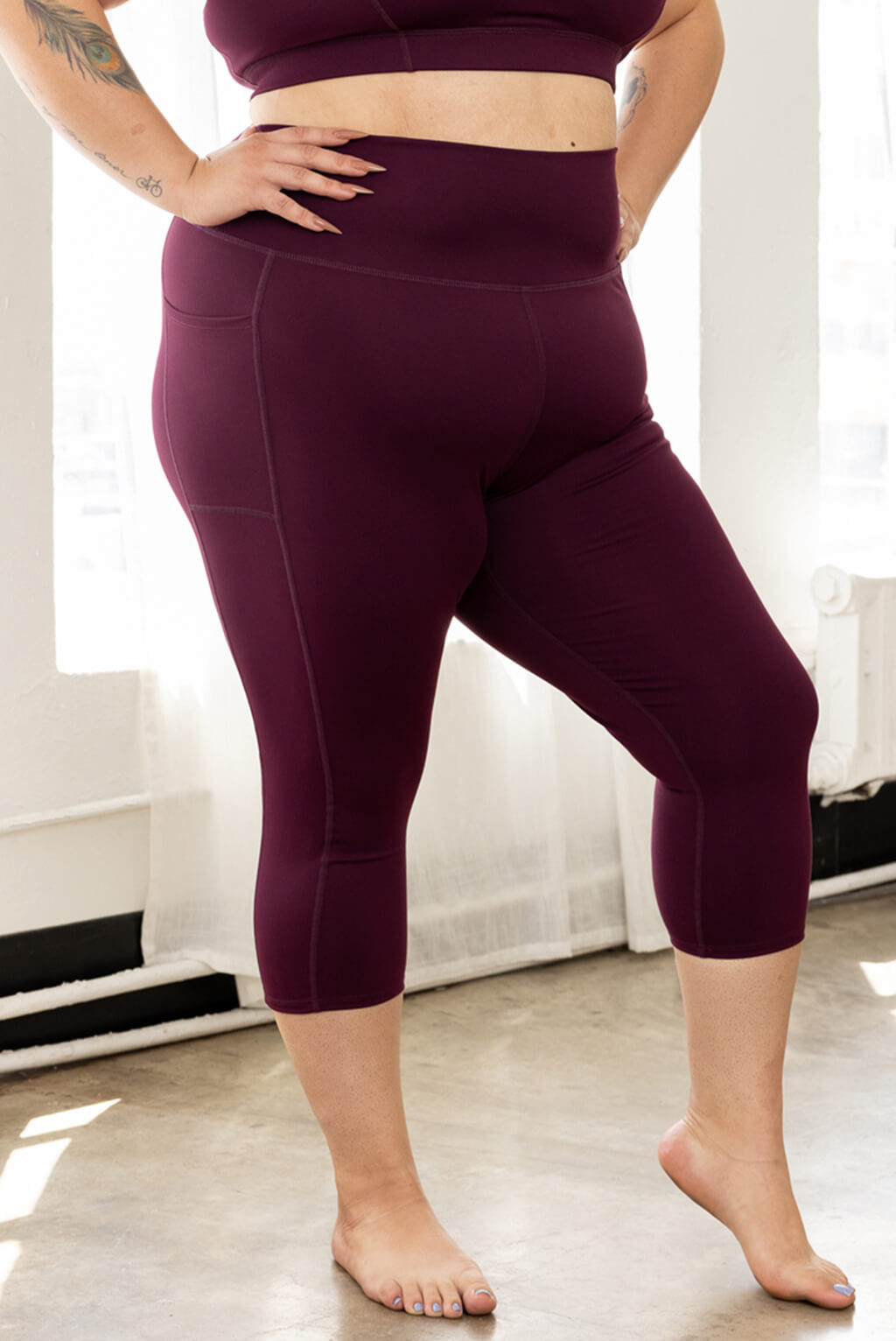 compression capri leggings with pockets for plus size women, burgundy, front